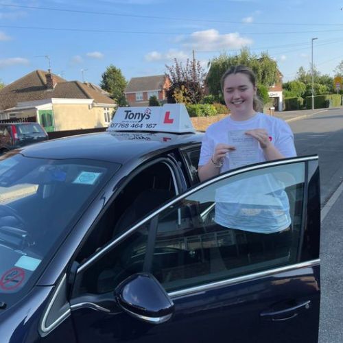 Well done Lauren from Le9 on passing your driving test first time!